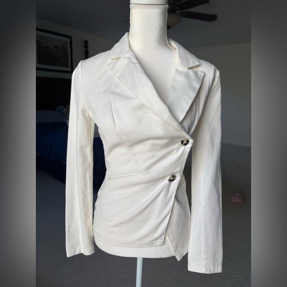 VENUS Cream Double-Breasted Blazer